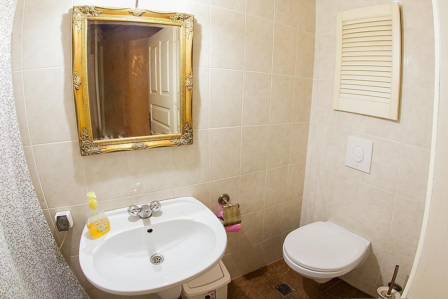Historic Apartment Near Rynor Square ลวีฟ ภายนอก รูปภาพ